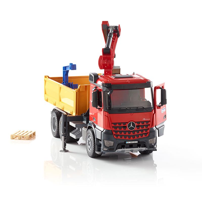 Фургон Bruder Mercedes Arocs із навантажувачем та піддонами модель 1:16 03651 - фото 3 Фургон Bruder Mercedes Arocs із навантажувачем та піддонами модель 1:16 03651 - фото 3