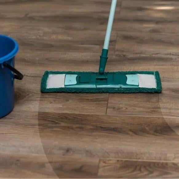 ЗАСІБ ДЛЯ МИТЯ ВІНІВАЛЬНИХ І ДЕКОРАТИВНИХ ПОЛІВ VINYL FLOOR CLEANER BIO-CHEM 1 л - фото 2