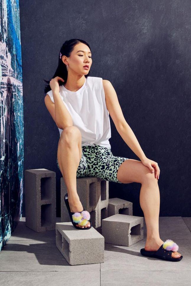 Шльопанці жіночі утеплені Crocs Classic Fur Sure Slide р. 38-39 Чорний (5483) - фото 4 Шльопанці жіночі утеплені Crocs Classic Fur Sure Slide р. 38-39 Чорний (5483) - фото 4