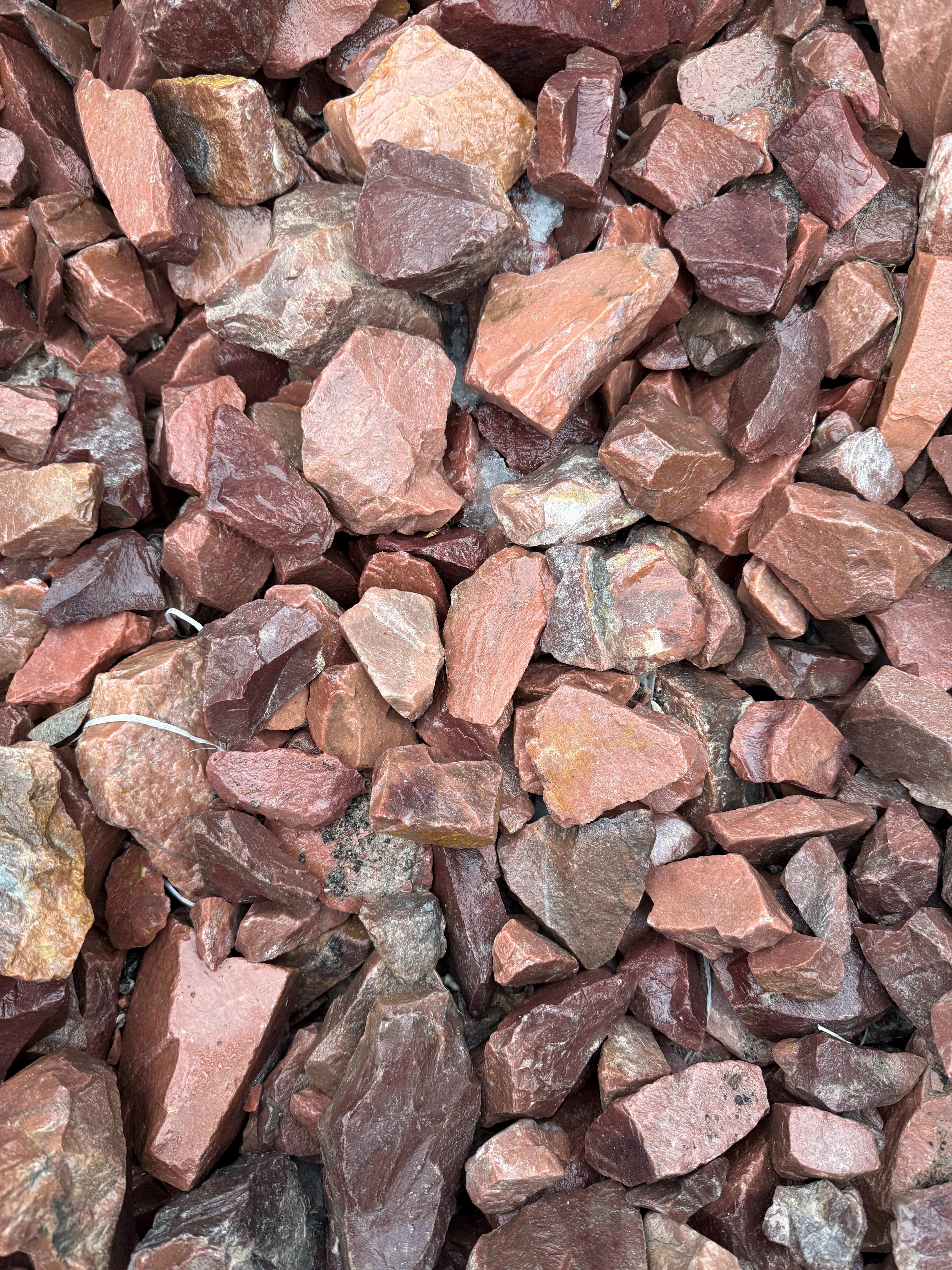 Кварцит колотий 10 кг 40-70 мм Малиновий