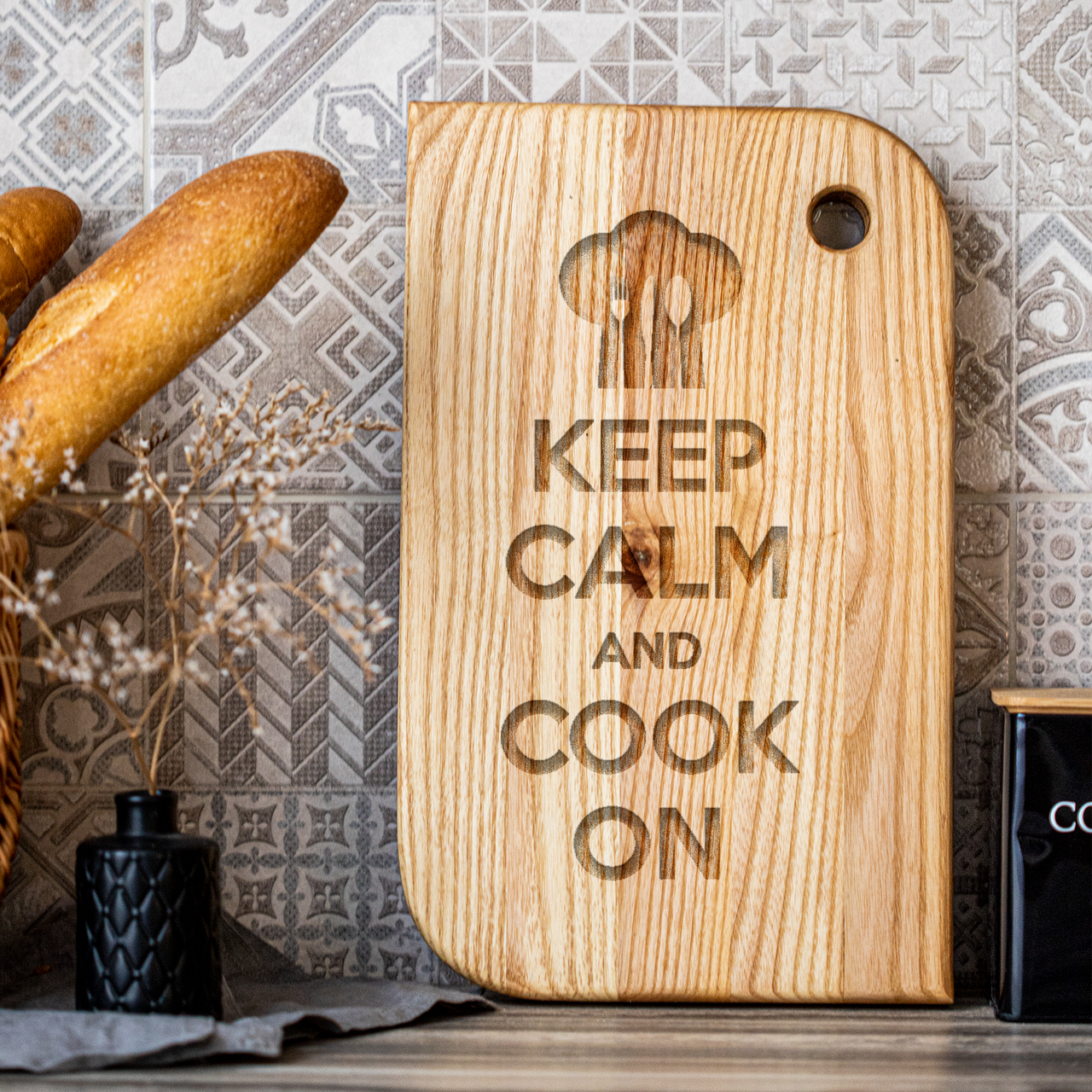 Кухонна дошка Bramble дерев'яна з гравіюванням "Keep calm and cook on" 34х23 см (DSKBRMBL17)