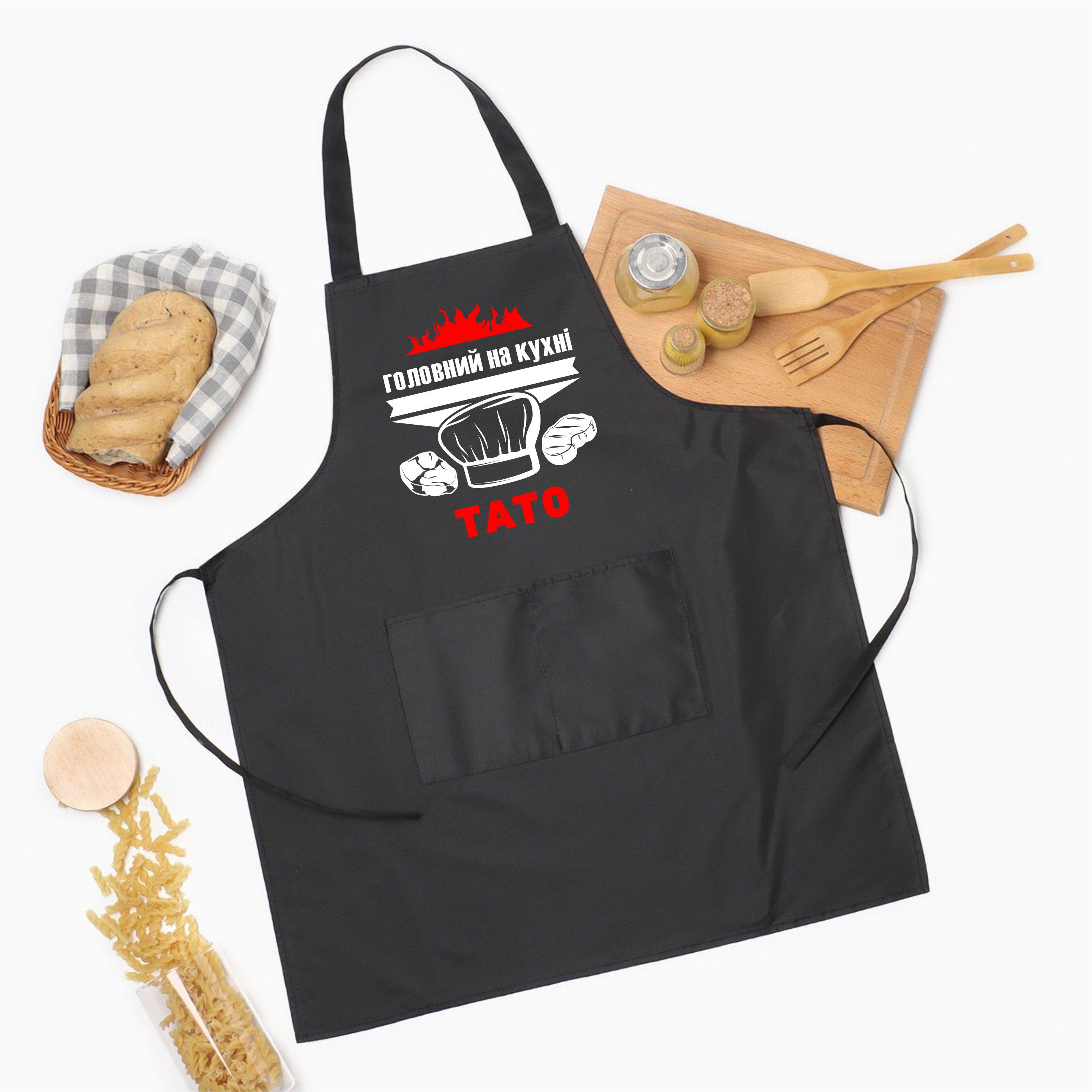 Фартух з написом "Головний на кухні Тато" 73х64 см Чорний (2038044253)