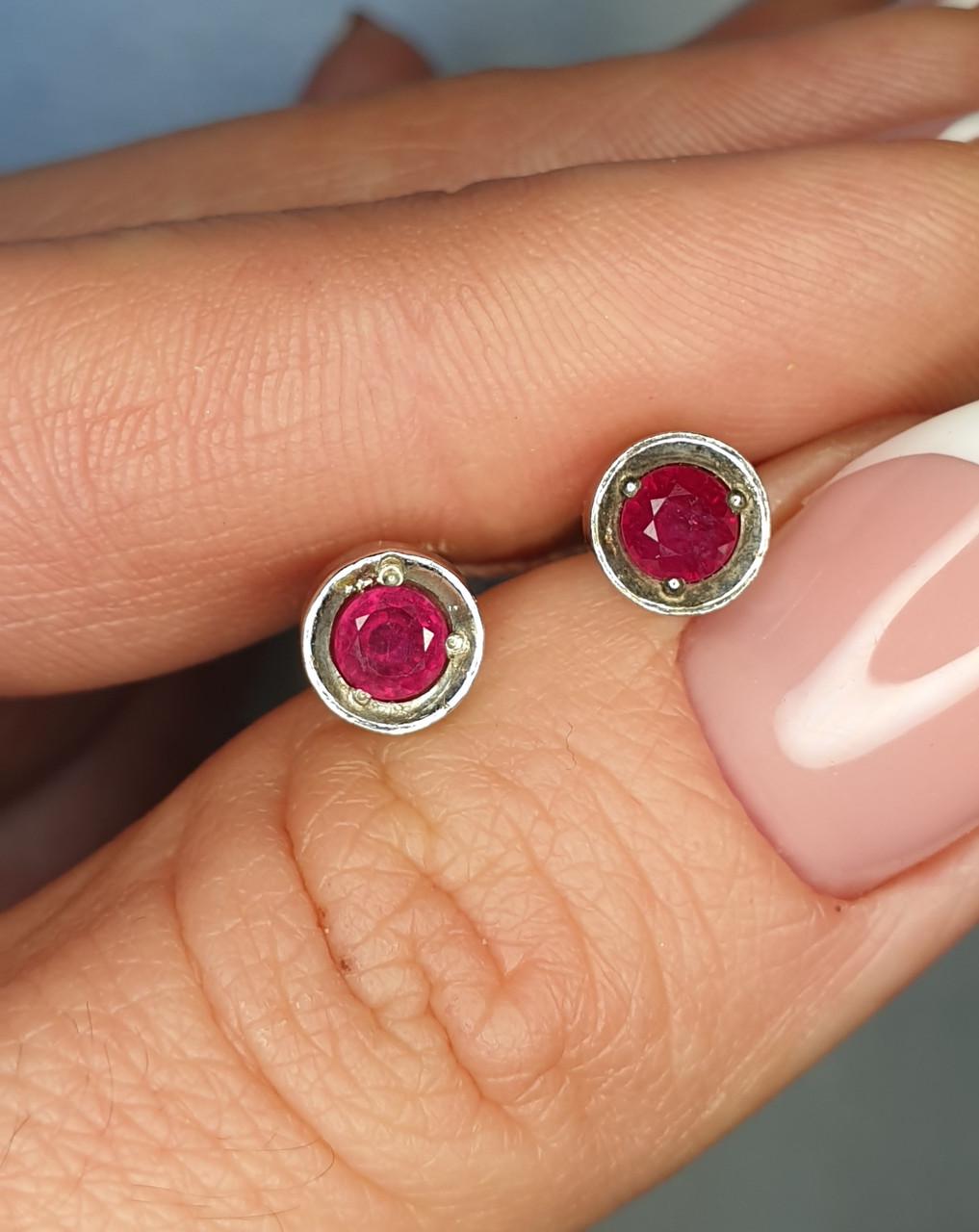 Серьги серебряные с рубином Цилиндр 1,87 г (1001736750)