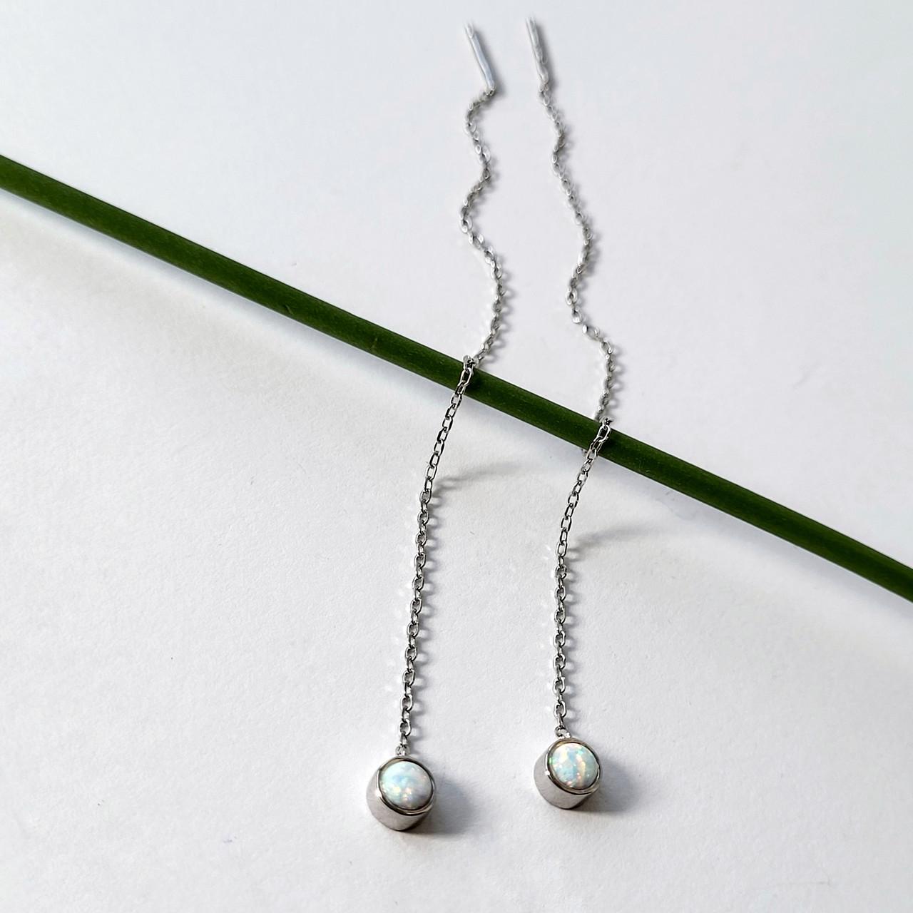 Серьги протяжки цепочки с белым опалом серебро 925 пробы родированное (25023432)