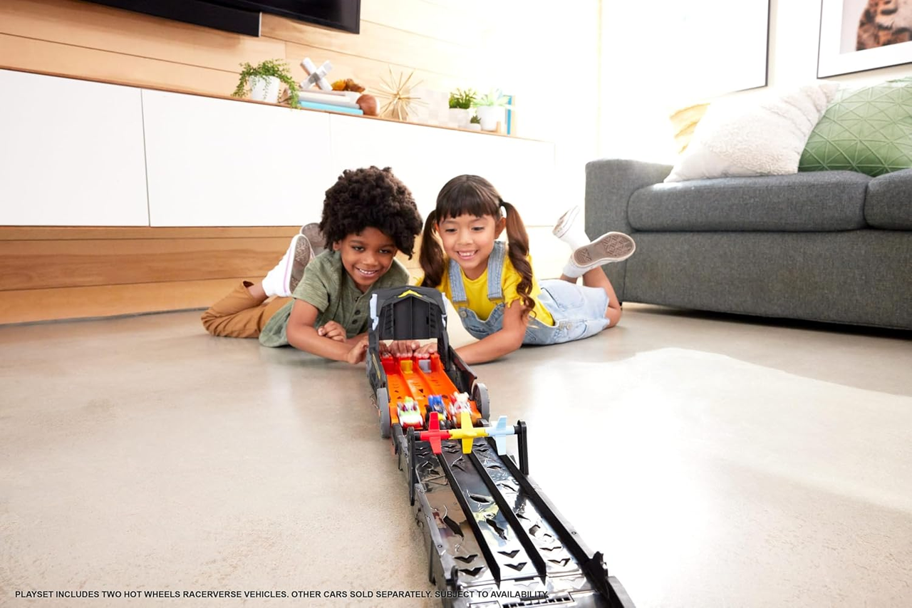 Игрушечный трек Hot Wheels Автомобиль трансформер Бэтмена автовоз (HXN21) - фото 4