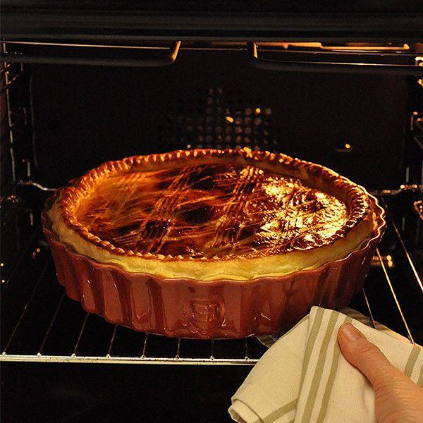 Форма для запекания керамическая Emile Henry Ovenware 24,5 см Красный (346024) - фото 3 Форма для запекания керамическая Emile Henry Ovenware 24,5 см Красный (346024) - фото 3