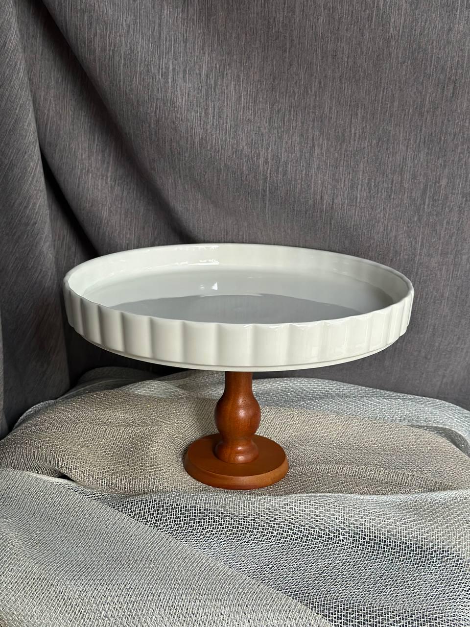 Тортовщица на ножке керамика 27х16 см Белый