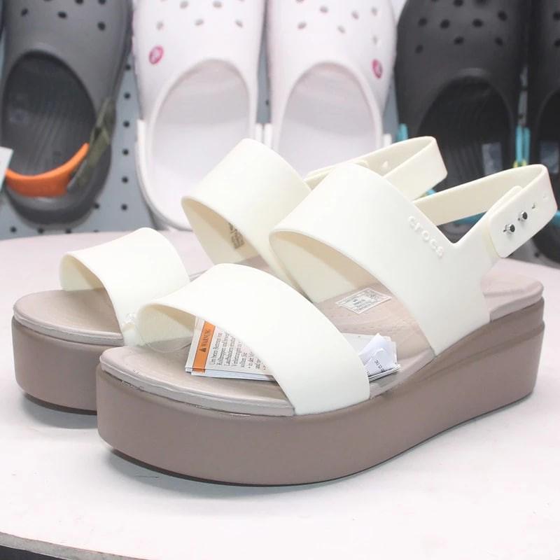 Сандалі жіночі Crocs brooklyn low wedge oyster р. 38/39 (5400) - фото 2 Сандалі жіночі Crocs brooklyn low wedge oyster р. 38/39 (5400) - фото 2