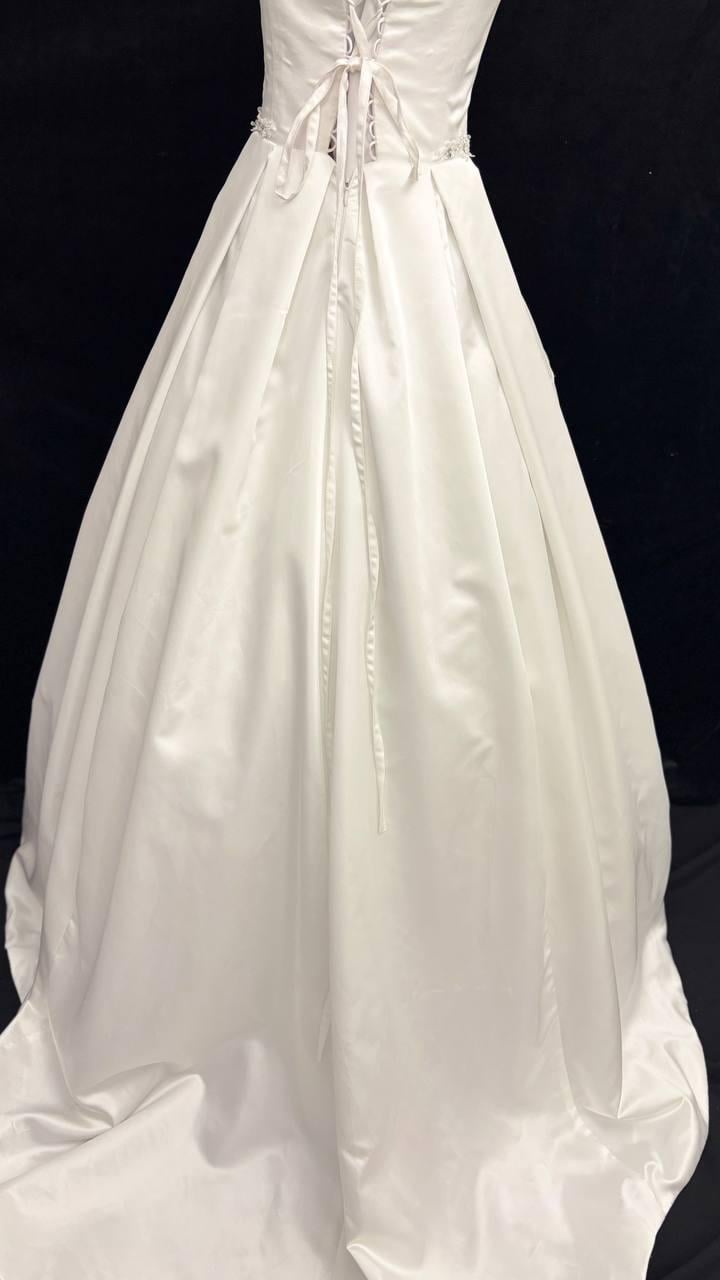 Свадебное платье атлас со шлейфом Классик Белый