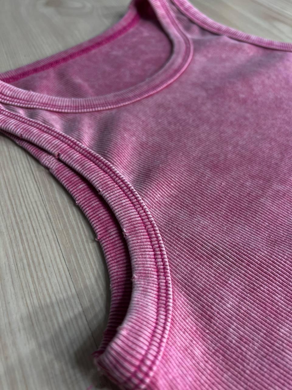 Майка жіноча A-N 2733 у рубчик з порізаними швами OS Рожевий (26794581) - фото 2 Майка жіноча A-N 2733 у рубчик з порізаними швами OS Рожевий (26794581) - фото 2