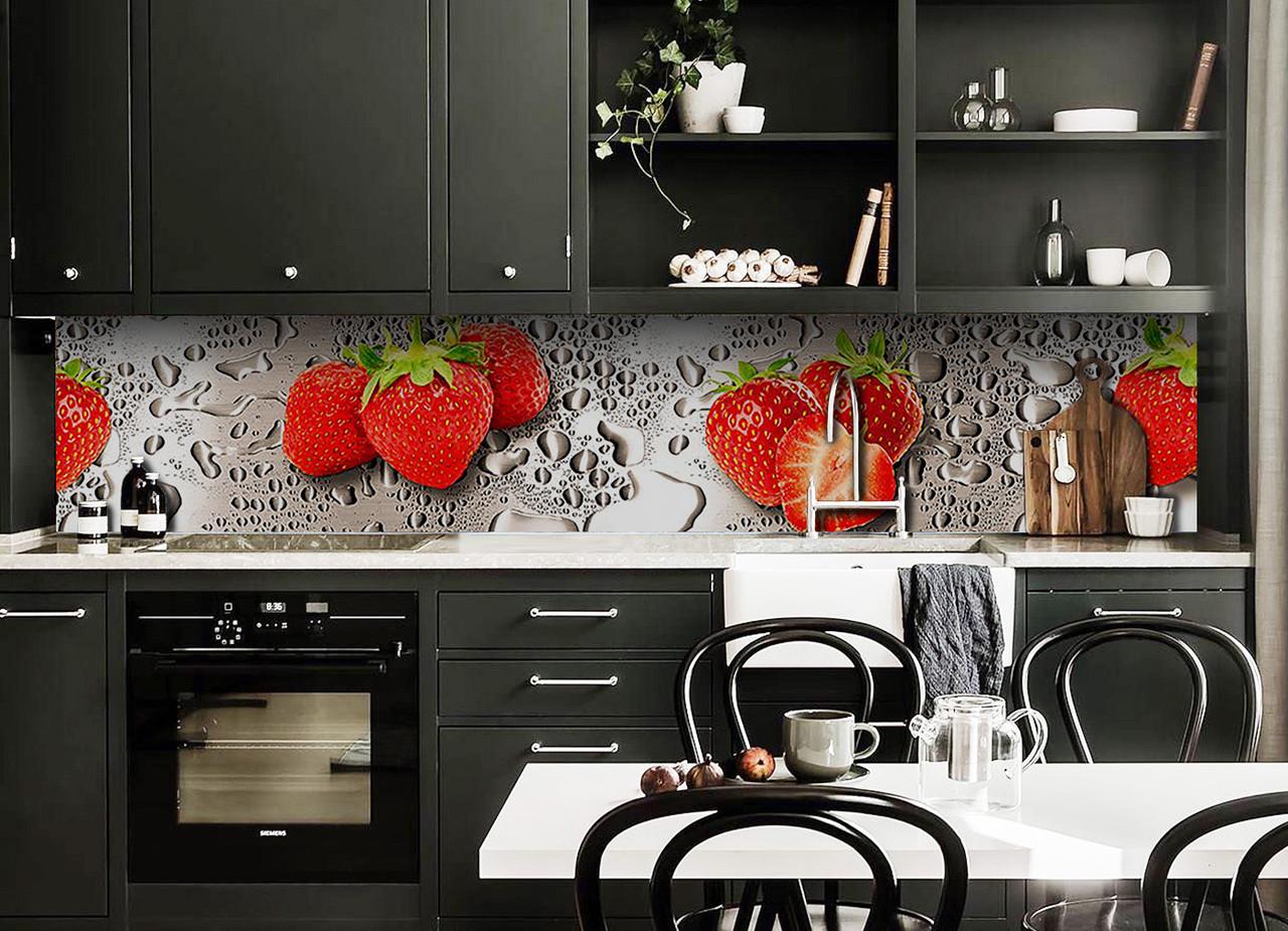 Кухонный фартук Мокрая клубника ягоды из самоклеющейся виниловой пленки 60х250 см Серый