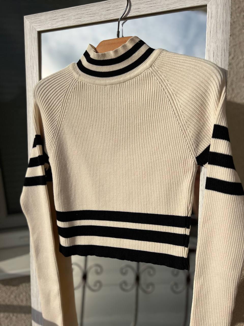 Светр гольф жіночий MIX RAY 6728 смуга кроп-топ короткий OS Молочний (1017) - фото 3 Светр гольф жіночий MIX RAY 6728 смуга кроп-топ короткий OS Молочний (1017) - фото 3