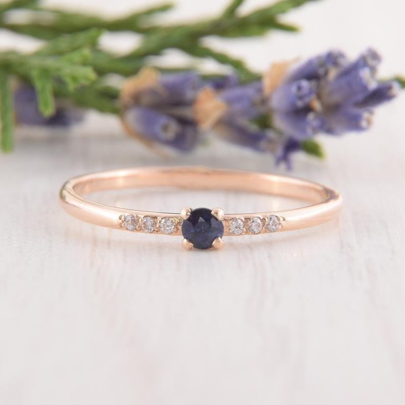 Кільце з червоного золота з сапфіром і діамантами (2248223951)