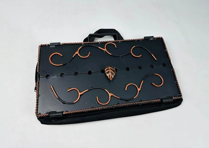 Мангал-валіза кований з металу 3 мм на 10 шампурів із совком і кочергою Чорний (21-10-MG-5064) - фото 6 Мангал-валіза кований з металу 3 мм на 10 шампурів із совком і кочергою Чорний (21-10-MG-5064) - фото 6