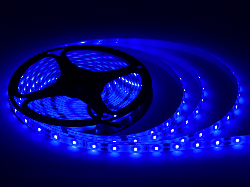 Светодиодная лента Lemanso 2835 60 LED 12 В 5 Вт/м IP65 360 Лм/м Синий (LM589)