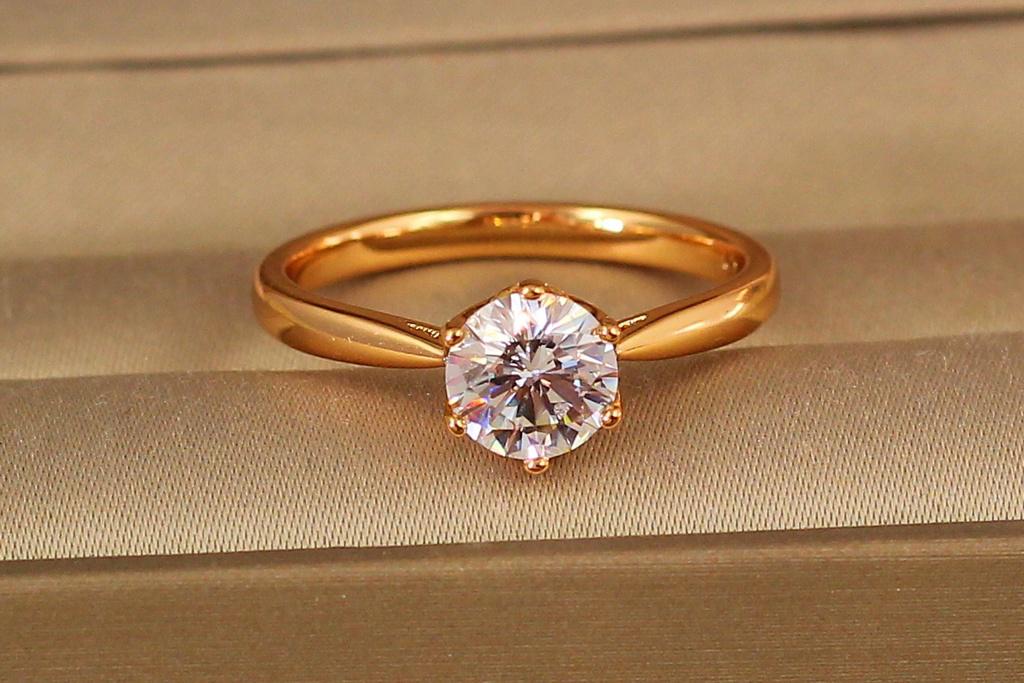 Кольцо Xuping Jewelry тонкое с камнем на высокой ножке р. 19 Золотистый (1747893839)