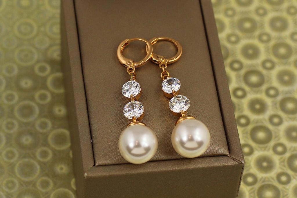 Сережки підвіски Xuping Jewelry з перлиною 12 мм і двома фіанітами 4,6 см Золотистий (33754066)