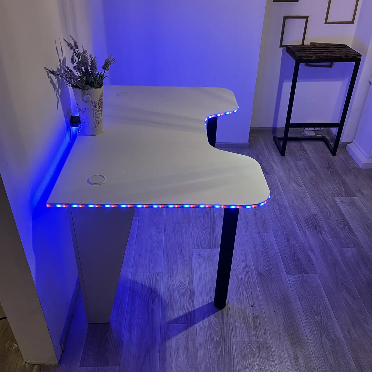 Стіл комп'ютерний геймерський Drom Lite White + LED RGB підсвічування з пультом - фото 3