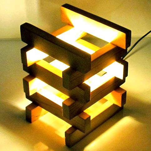 Светильник настольный из дерева Хорнбек Мускат (НСС-002607)