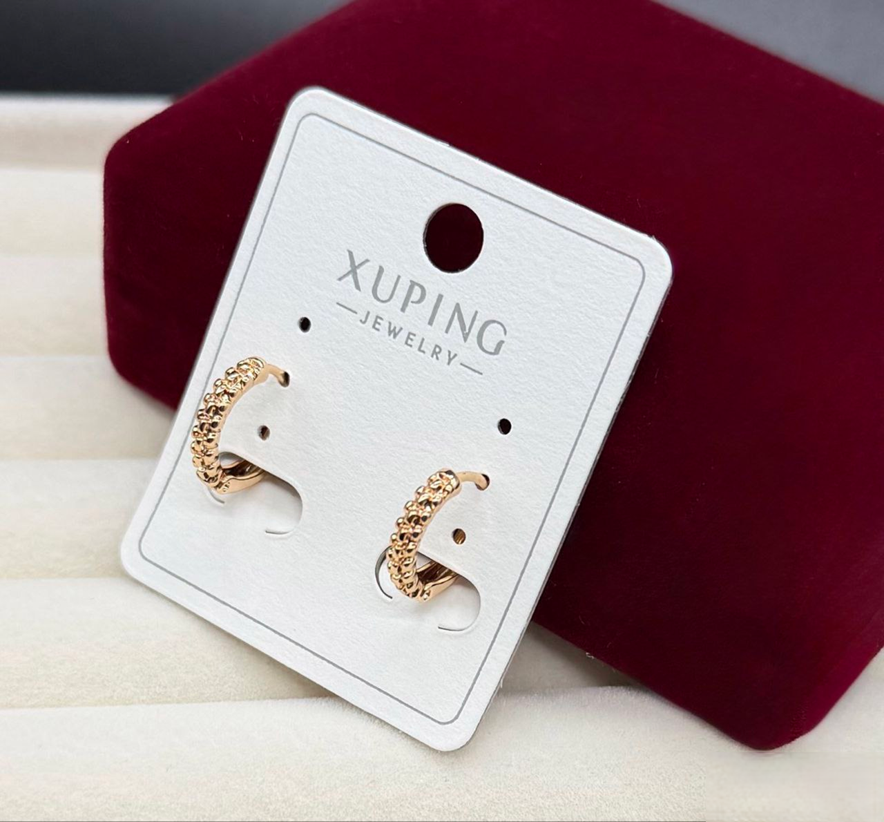 Серьги кольца Xuping гипоаллергенное медицинское золото декоративные с фактурной поверхностью стильное украшение