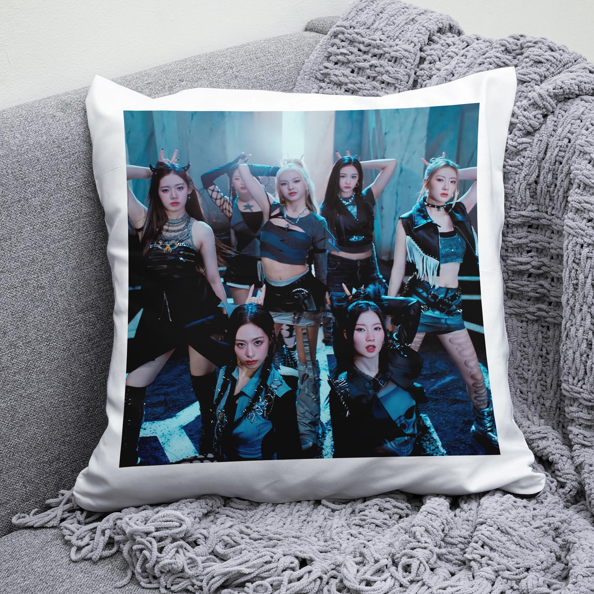 Плюшевая подушка квадрат с принтом K-Pop Baby monster "2