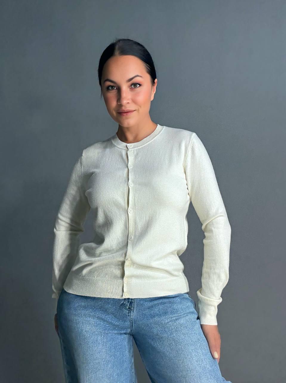 Кардиган жіночий A-N 82896 однотонний на ґудзиках універсальний One Size Білий Кардиган жіночий A-N 82896 однотонний на ґудзиках універсальний One Size Білий