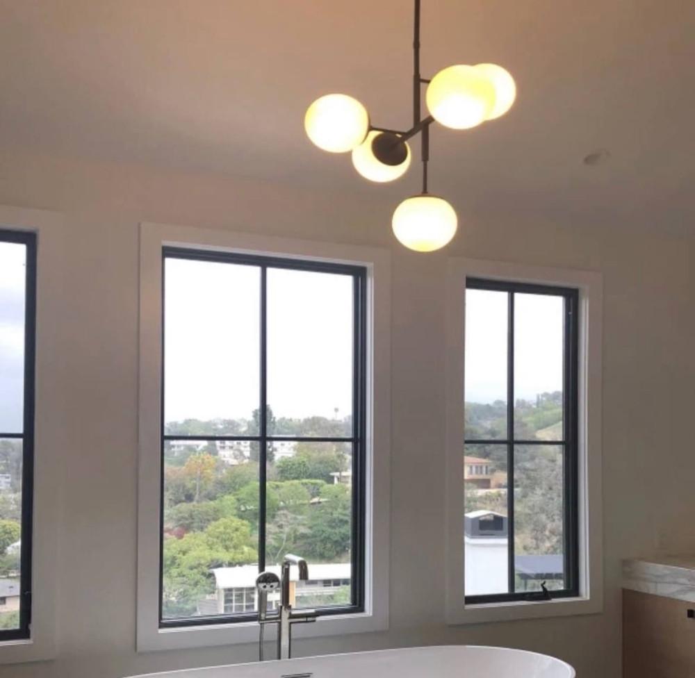 Люстра у каскадному каркасі з білими плафонами Чорний (AOC 17/5 BK+WT) - фото 2