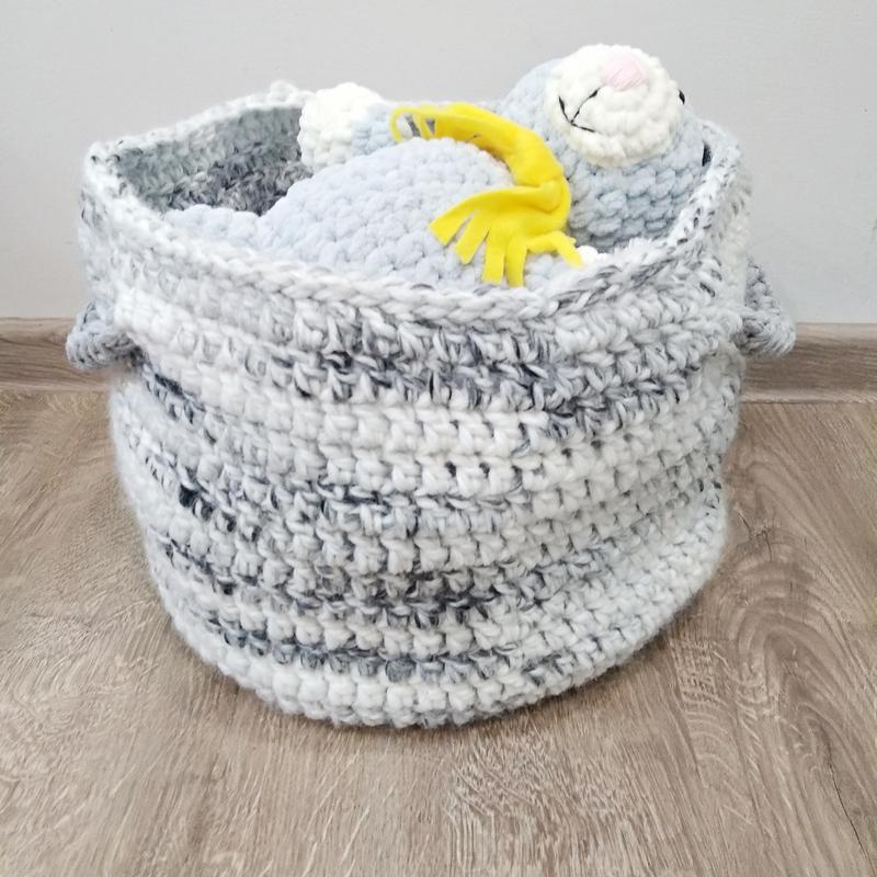 Вязаная корзина для игрушек ручной работы 25х30 см (23541-Нов)