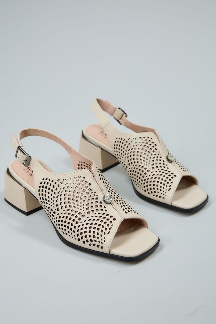 Босоножки женские LONZA кожаные р. 37 Бежевый (197381) - фото 1 Босоножки женские LONZA кожаные р. 37 Бежевый (197381) - фото 1