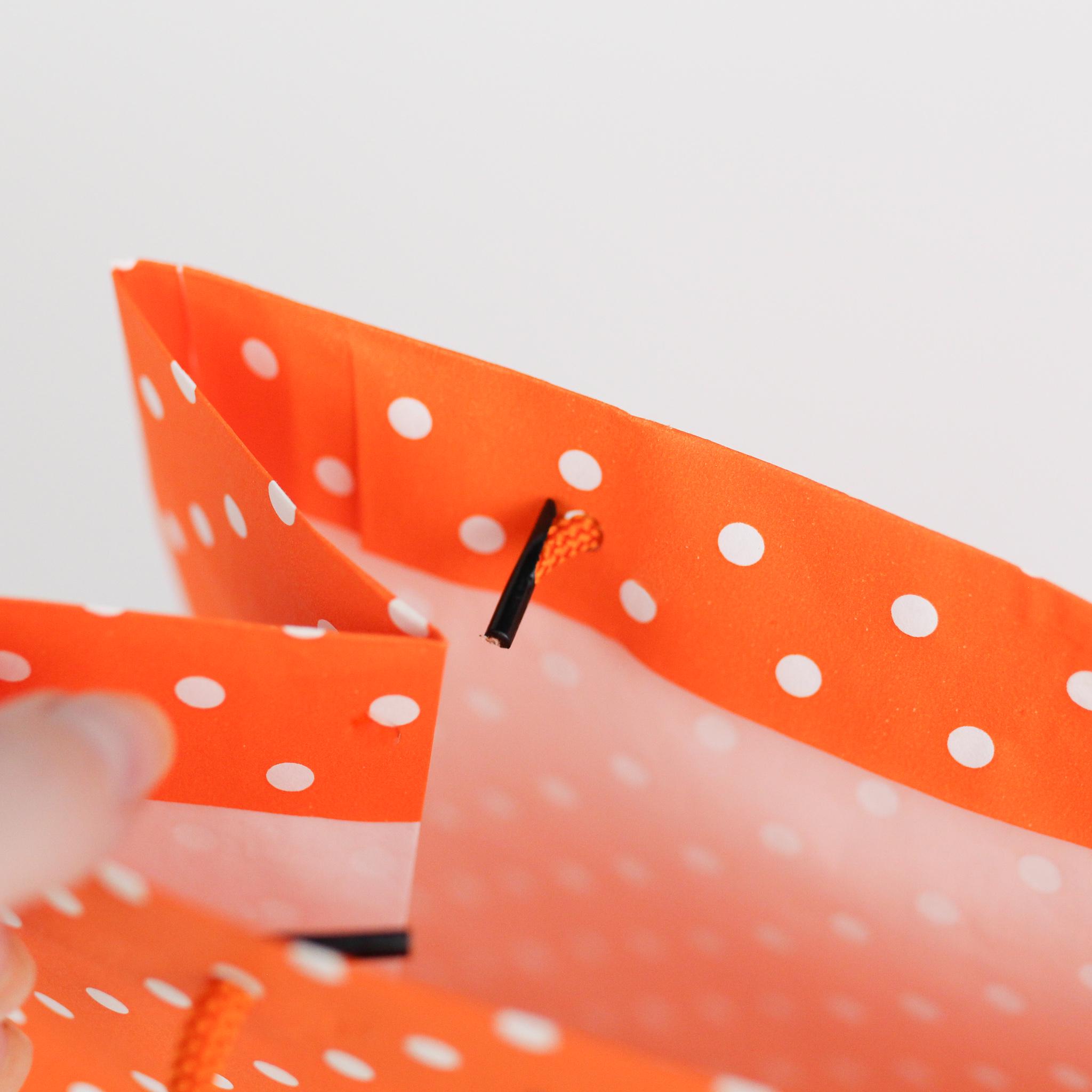 Пакет крафт в горошек с ручками веревками 20 шт. 260х150х320 мм Оранжевый - фото 4 Пакет крафт в горошек с ручками веревками 20 шт. 260х150х320 мм Оранжевый - фото 4
