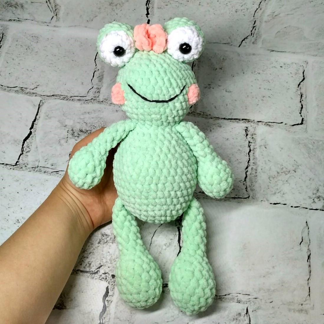 Мягкая игрушка вязаная ручной работы Лягушка Квакша амигуруми hand made высота 27 см (202-49-3) - фото 3