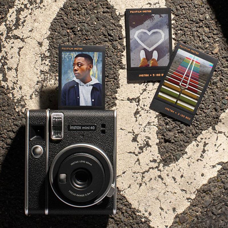 Фотоапарат Fujifilm Instax Mini 40 та фотопапір на 20 аркушів Black (2516978285) - фото 7 Фотоапарат Fujifilm Instax Mini 40 та фотопапір на 20 аркушів Black (2516978285) - фото 7