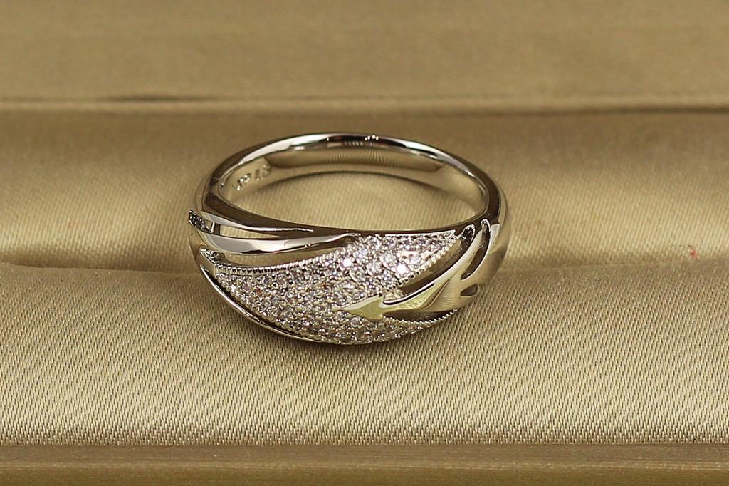 Кольцо Xuping Jewelry Направление р. 18 Серебристое (30368802)