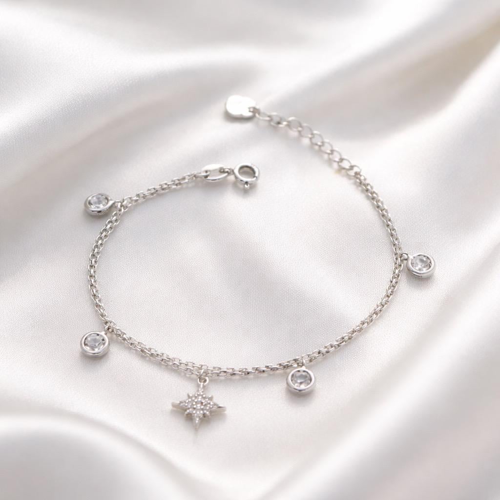 Браслет срібний з прозорими фіанітами круглої форми та підвіскою у вигляді зірки р. 17-20 см