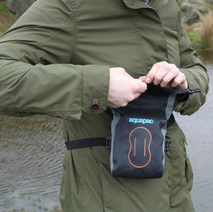 Сумка водонепроницаемая для фото- и видеокамер AQUAPAC 020 Small Stormproof Camera Pouch Серо-черный - фото 10