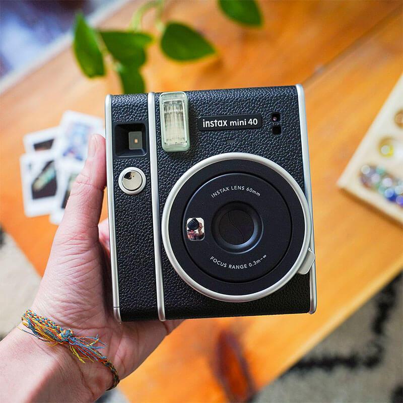 Подарунковий набір фотоапарат Fujifilm Instax Mini 40 фотопапір 50 шт./чохол/фотоальбом на 108 фото Коричневий (2516978282) - фото 10 Подарунковий набір фотоапарат Fujifilm Instax Mini 40 фотопапір 50 шт./чохол/фотоальбом на 108 фото Коричневий (2516978282) - фото 10