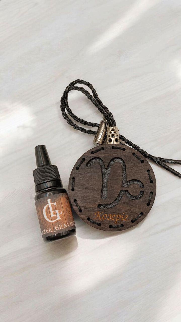 Ароматизатор для авто зі знаком зодіака Козеріг з дерева/войлока та аромапарфюм 10 мл (90) - фото 2 Ароматизатор для авто зі знаком зодіака Козеріг з дерева/войлока та аромапарфюм 10 мл (90) - фото 2