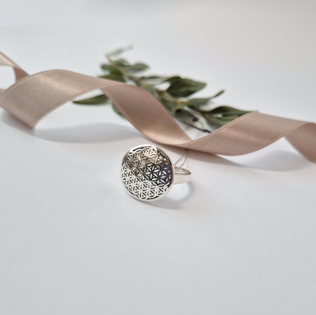 Кольцо без камней цветок жизни серебро 925 пробы родированное 3,90 г р. 19 (4647)