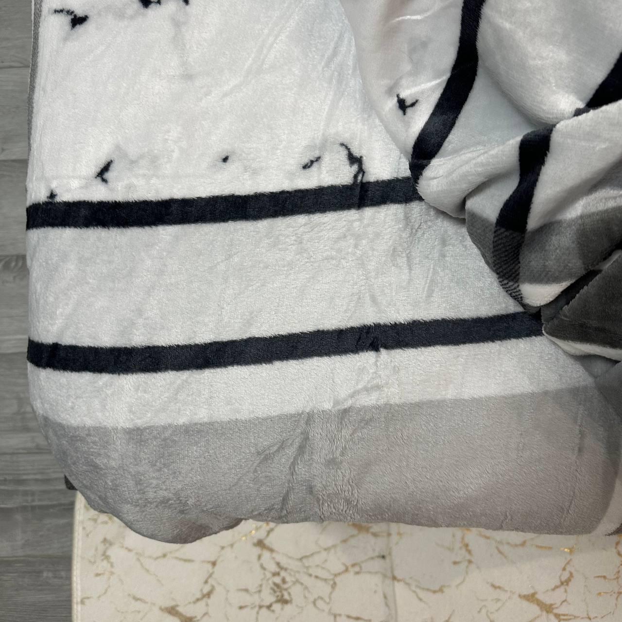 Комплект постельного белья велюровый с рисунком с 4 наволочками евро 200x230 см Серо-зеленый (29225207) - фото 7