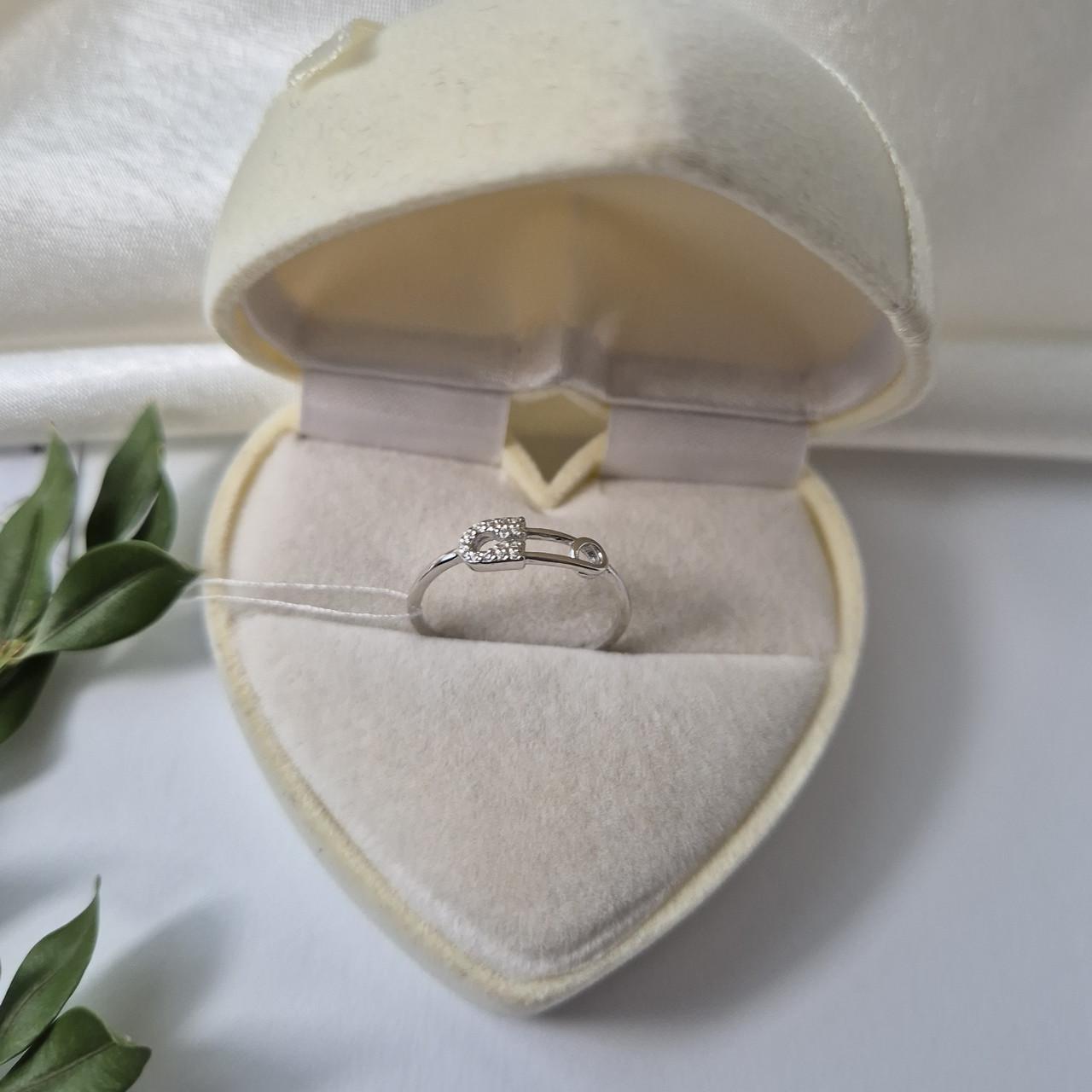 Каблучка булавка в білих каменях срібло 925 проби родоване 0,80 г р. 18 (4324р) - фото 3 Каблучка булавка в білих каменях срібло 925 проби родоване 0,80 г р. 18 (4324р) - фото 3