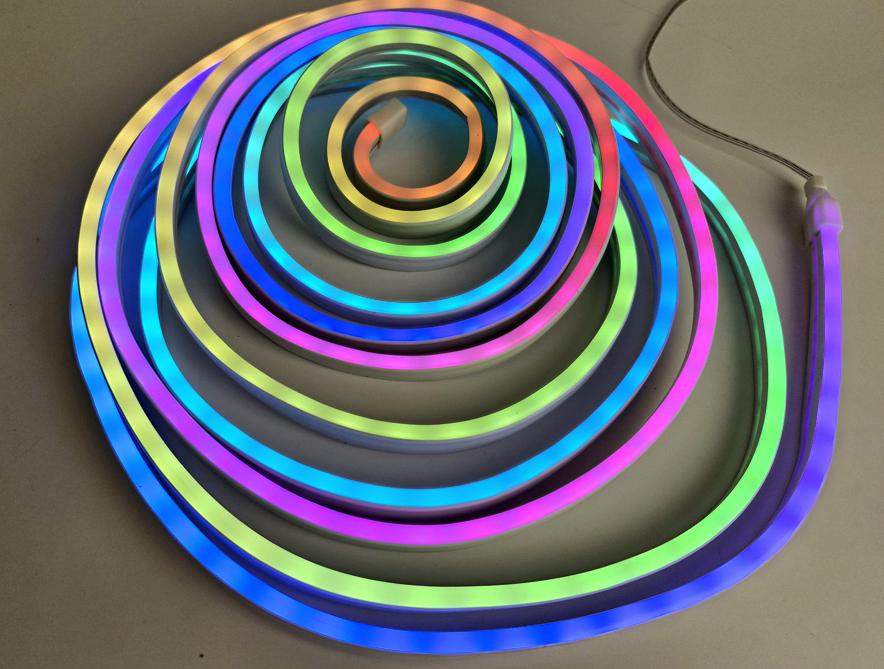 Світлодіодна стрічка 5 вольт 5 м USB З керуванням зі смартфона і пульта