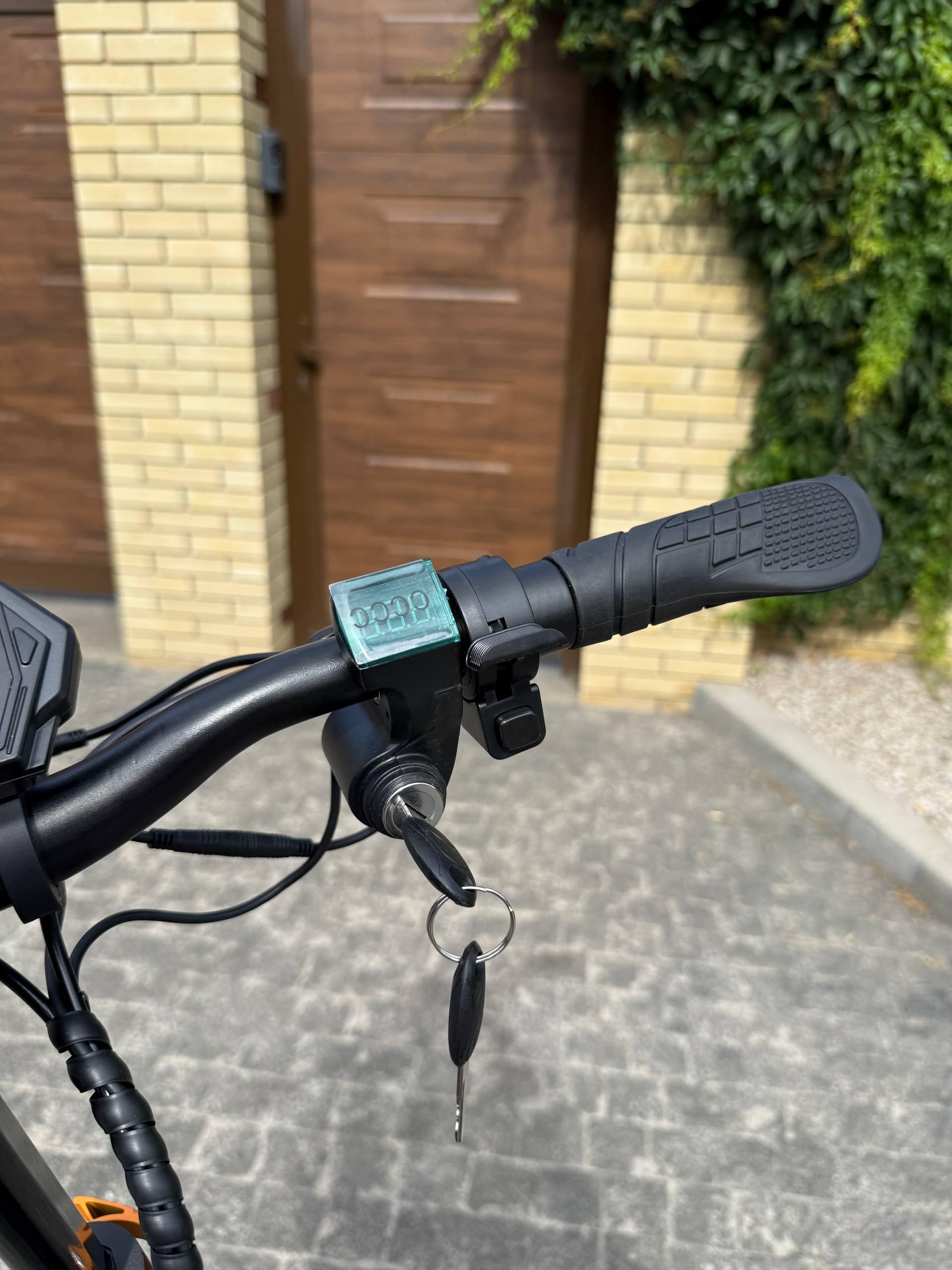 Электросамокат с сиденьем KugooKirin M5 PRO 2000W 26Ah - фото 7 Электросамокат с сиденьем KugooKirin M5 PRO 2000W 26Ah - фото 7