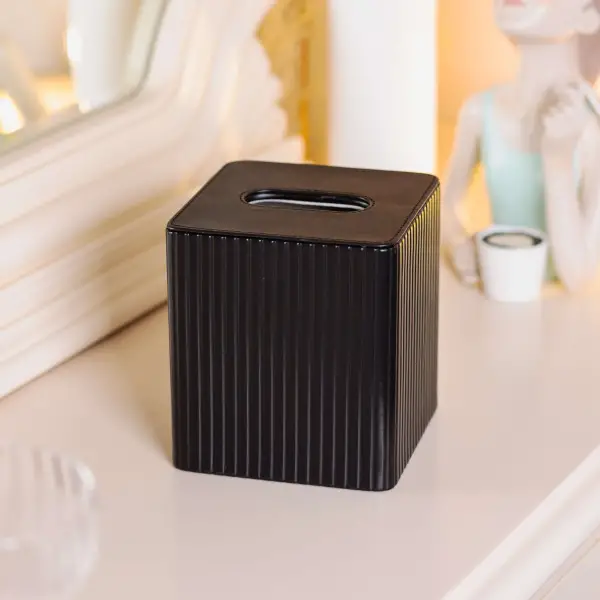 Серветниця квадратна YIWU з екошкіри та корпусом із МДФ 13х13х14,7 см Чорний (147-107-HP-3-201B) - фото 2 Серветниця квадратна YIWU з екошкіри та корпусом із МДФ 13х13х14,7 см Чорний (147-107-HP-3-201B) - фото 2