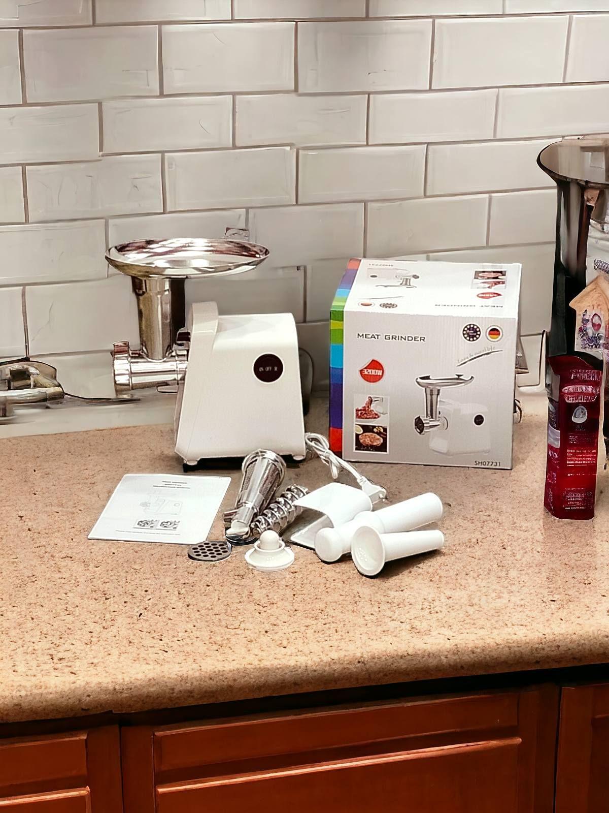 Мясорубка Meat Grinder SH07731 с соковыжималкой/насадка для колбасы 3200 Вт Белый (SH07731) - фото 2 Мясорубка Meat Grinder SH07731 с соковыжималкой/насадка для колбасы 3200 Вт Белый (SH07731) - фото 2