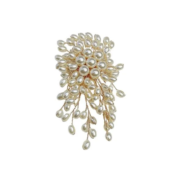 Брошь на одежду украшена искусственными жемчужинами 8х6 см (Y01963)