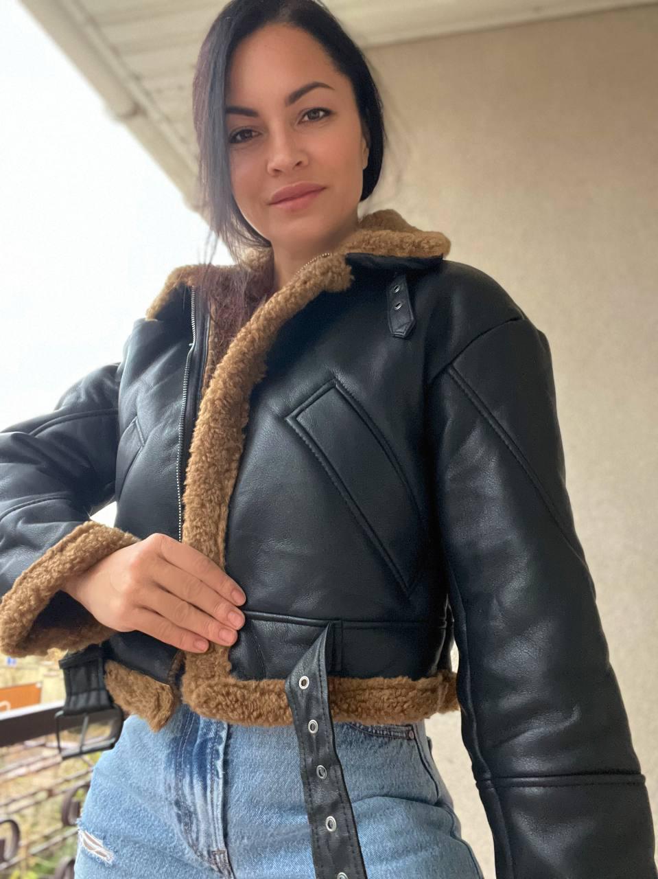 Дубленка женская Aftf Basic 2437 короткая авиатор на молнии с коричневым мехом экокожа M Черный (3127) - фото 3