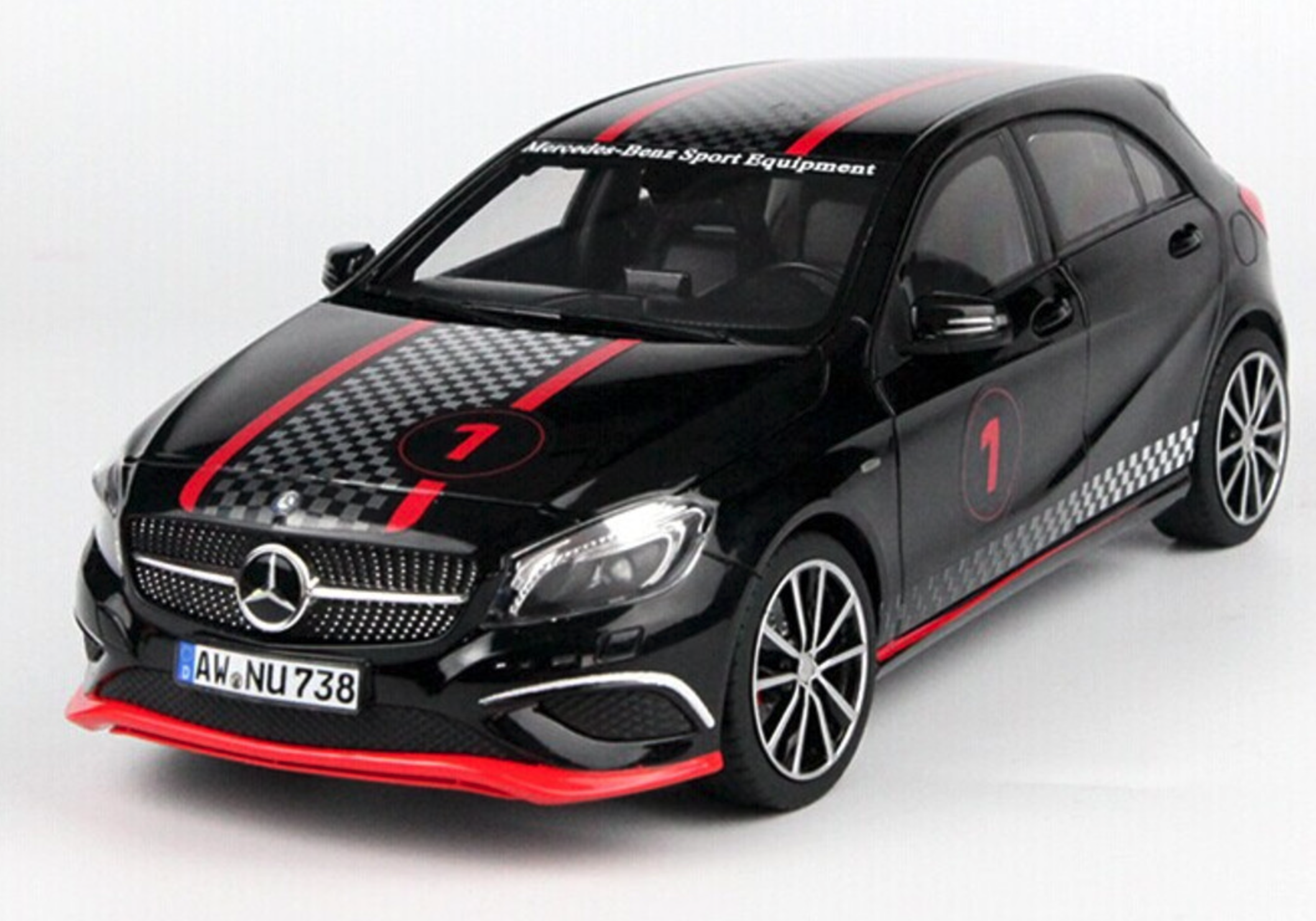 Модель автомобиля Norev 1:18 Mercedes-Benz A-Class W176 Sport Edition Black (183596)
