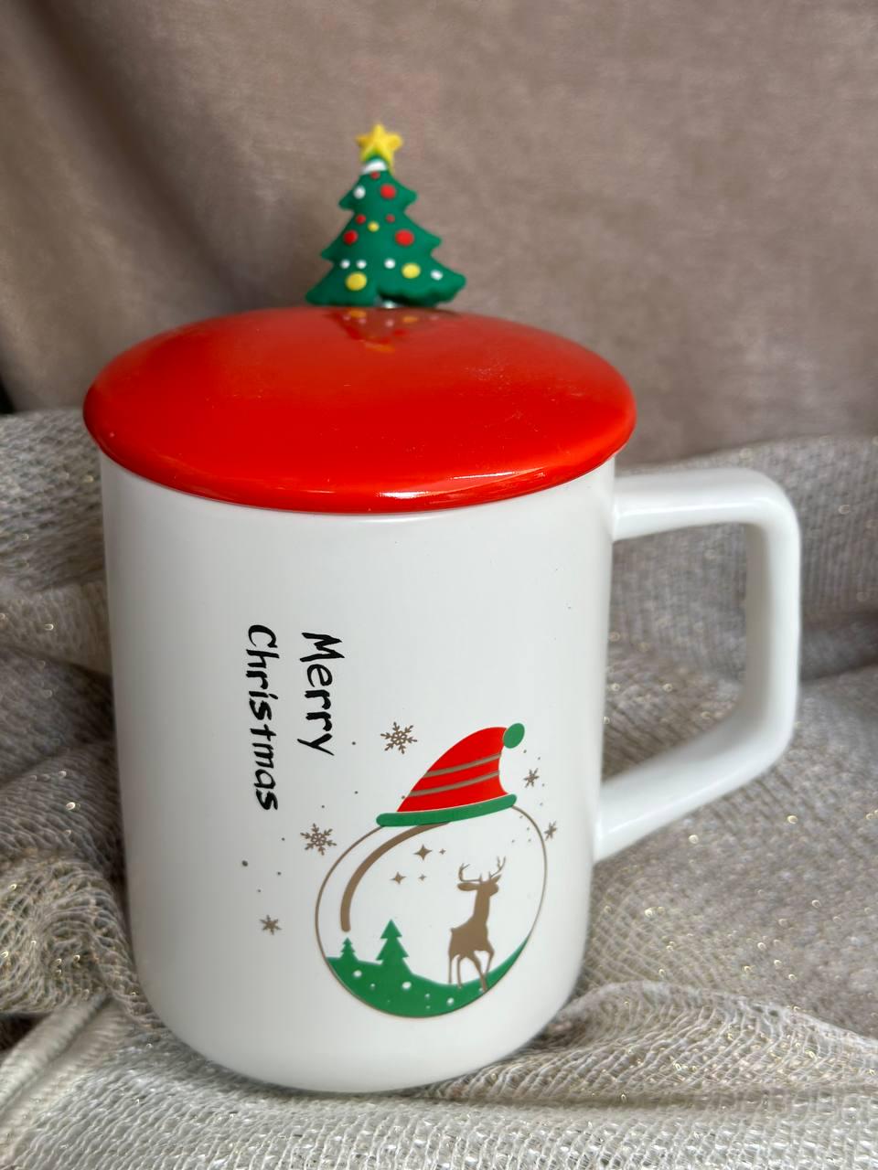 Чашка новорічна Christmas tree фарфор з кришкою та ложкою 360 мл (R33367-2) - фото 2 Чашка новорічна Christmas tree фарфор з кришкою та ложкою 360 мл (R33367-2) - фото 2