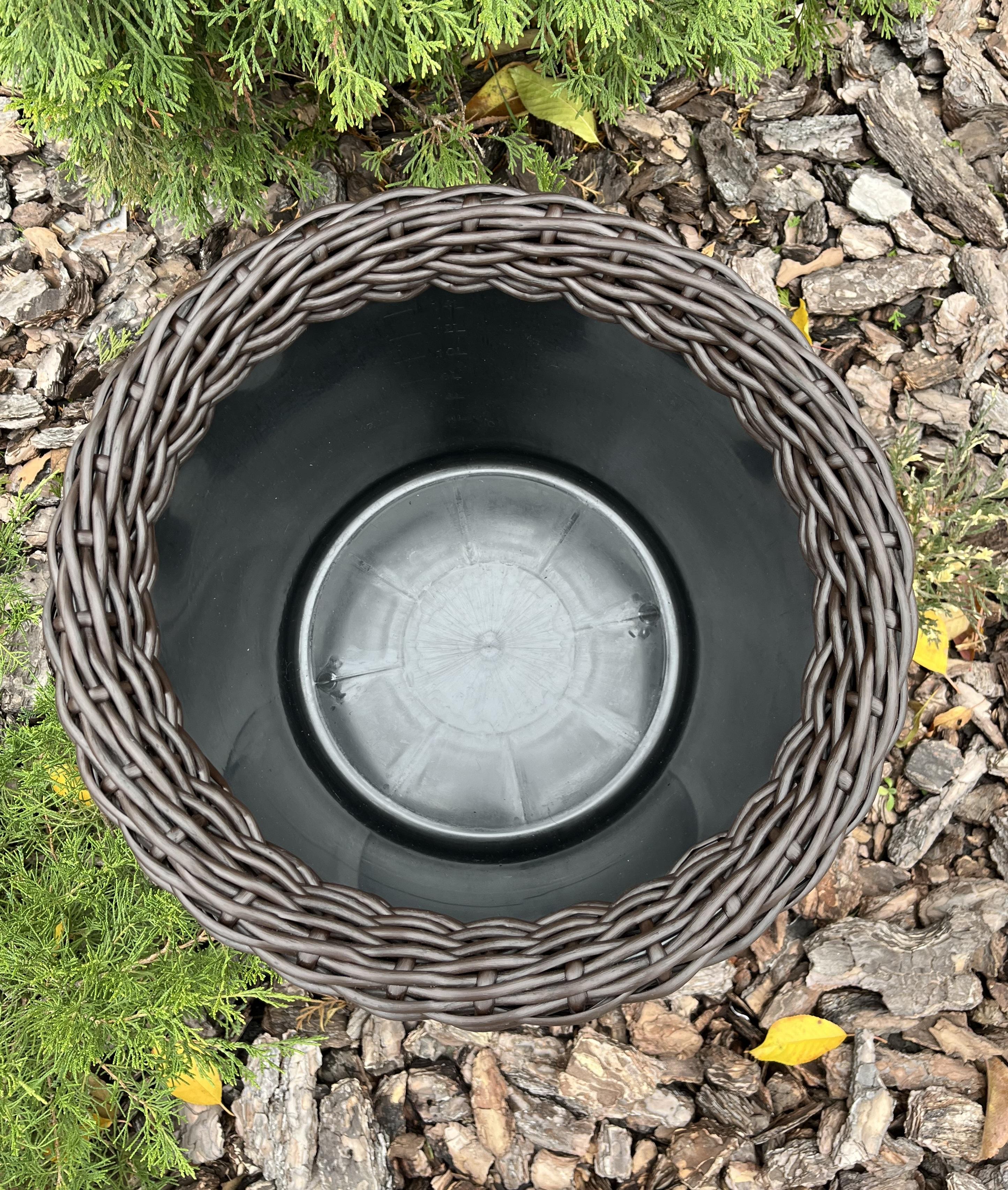 Кашпо конус для квітів зі штучного ротанга 20 л Венге (27975603) - фото 2 Кашпо конус для квітів зі штучного ротанга 20 л Венге (27975603) - фото 2