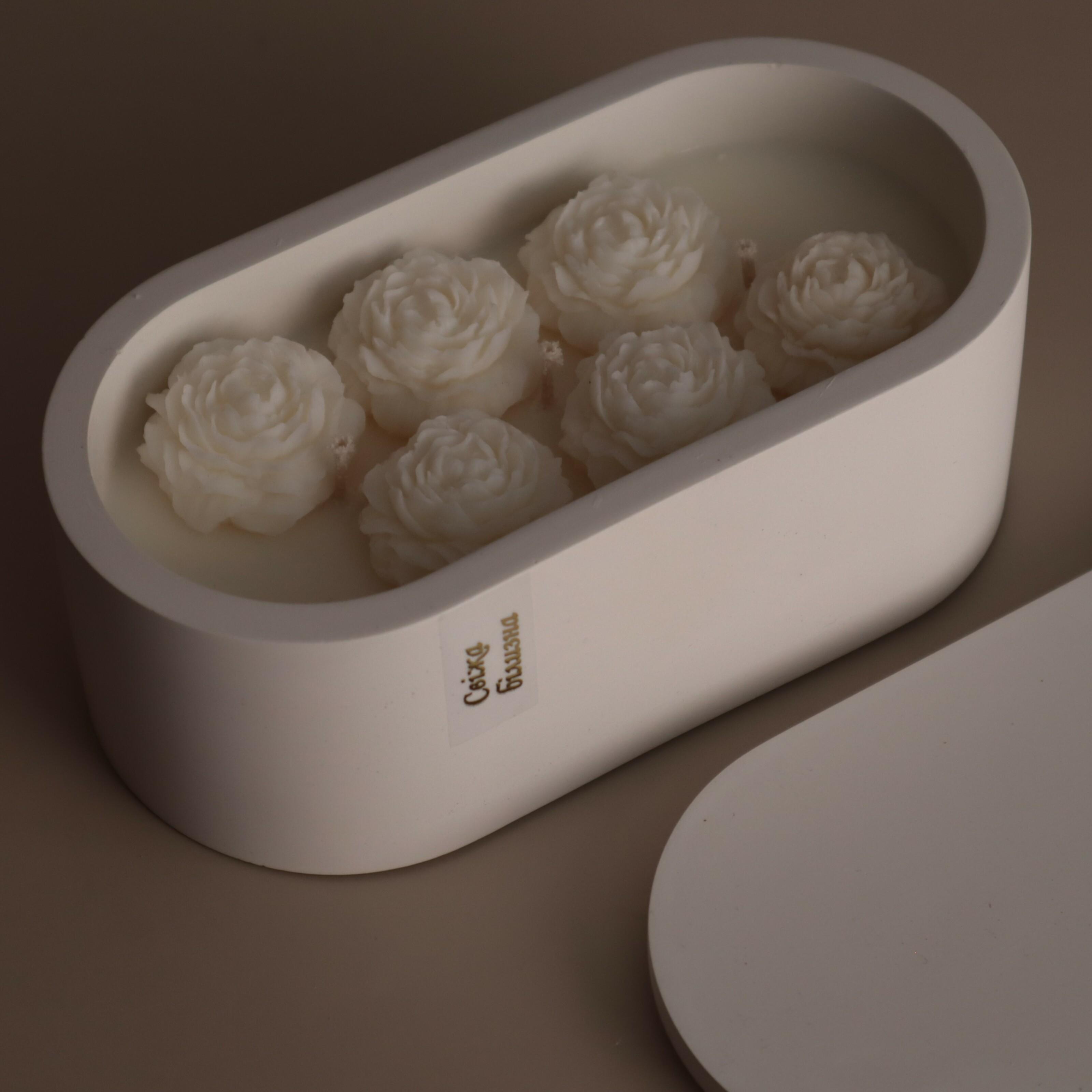 Аромасвічка соєва Wax Harmony Ваніль у гіпсовому кашпо з білими півоніями 300 г Білий (1000593) Аромасвічка соєва Wax Harmony Ваніль у гіпсовому кашпо з білими півоніями 300 г Білий (1000593)